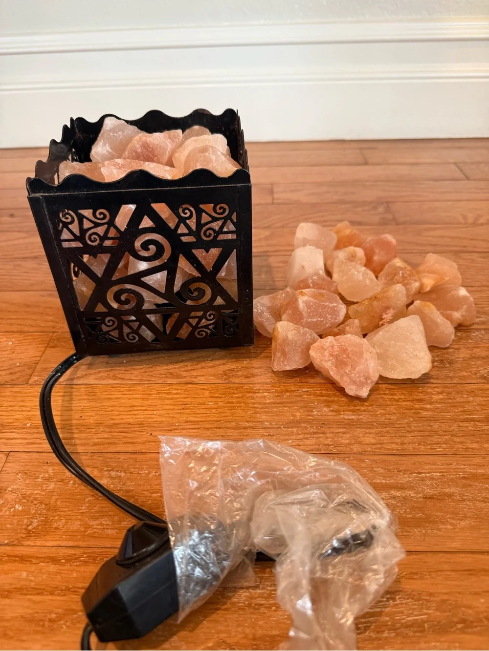 Pink Himalayan Sea Salt Rock Diffuser Metal Lamp-Triskele Design - Tested/Works